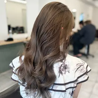 ロング カラー ブリーチなし/レイヤ ー特化🌈Tommyのヘアスタイル