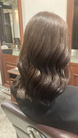 ミディアム カラー Graphy  札幌所属・🐺ﾅｶﾑﾗ ﾓﾓｶのヘアスタイル