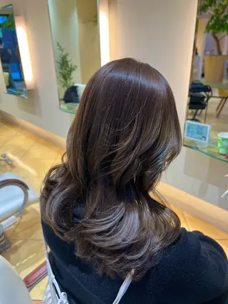 ミディアム カラー 最高の髪質改善🩵 艶カラー 惠美のヘアスタイル