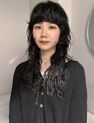 ロング パーマ FILMS所属・シロマ ライカのヘアスタイル