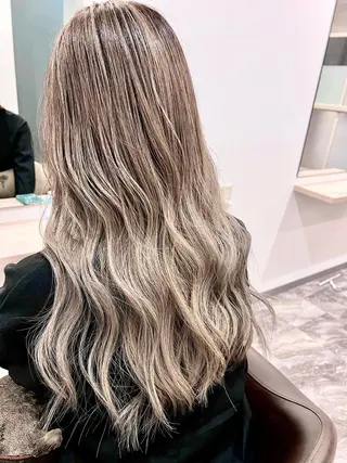セミロング ブリーチ毛に縮毛矯正 ✨カラー✨山田 正幸のヘアスタイル
