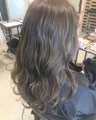 カラー 早川 真幸のヘアスタイル