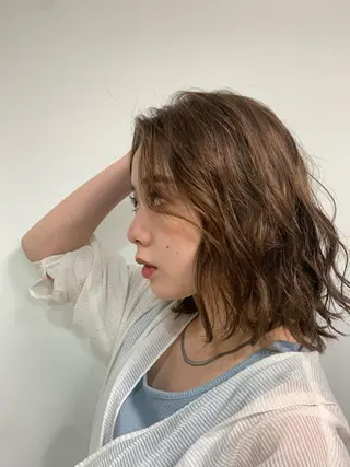 ミディアム ウスイマイコ カット/ケアカラーのヘアスタイル