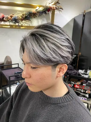 ショート 山影✨バレイヤージュ ハイライト✨メンズ◎のヘアスタイル
