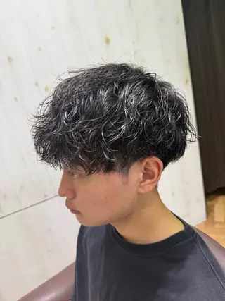 ショート パーマ メンズ 溝口 槙里也のヘアスタイル