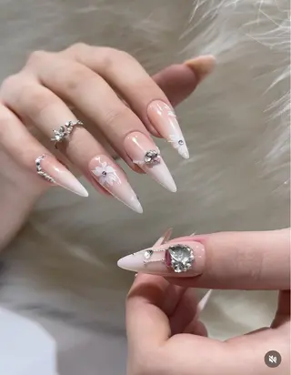 ネイル Hina 池袋 長だしチップ専門店のネイルデザイン