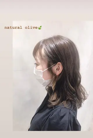 セミロング カラー アベ ナツミのヘアスタイル