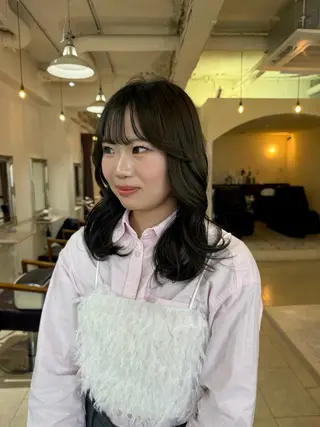 ロング Maho/海外 レイヤー/ハイトーンのヘアスタイル