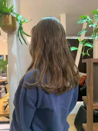 セミロング カラー cupra所属・カワクボ ソラのヘアスタイル