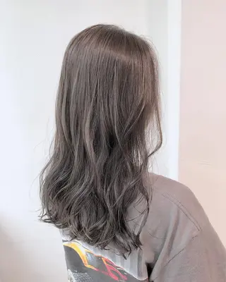 セミロング カラー レイヤーカット 透明感カラーのヘアスタイル