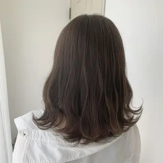 ミディアム カラー fio マナミのヘアスタイル