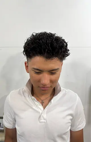 ショート パーマ メンズ 岡村 真央のヘアスタイル
