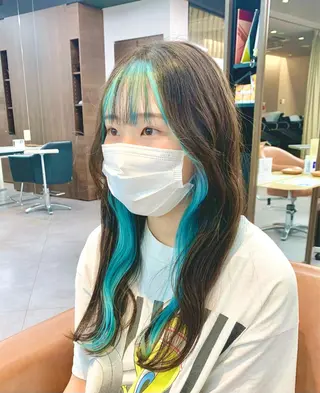 ロング カラー ウルフとハイトーン みっちー✂️のヘアスタイル