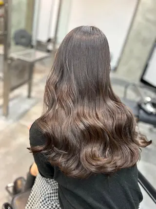 ロング カラー 吉本 愛花のヘアスタイル