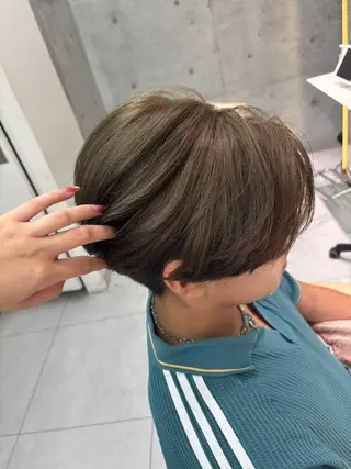 カラー Lond Melia所属・あいり／艶髪 、透明感カラー🩶のヘアスタイル