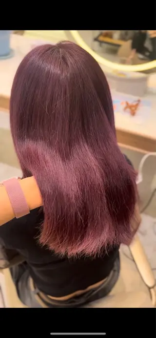 ミディアム カラー 𝑴𝑰𝑨🎀赤髪 /ピンク/髪質改善のヘアスタイル