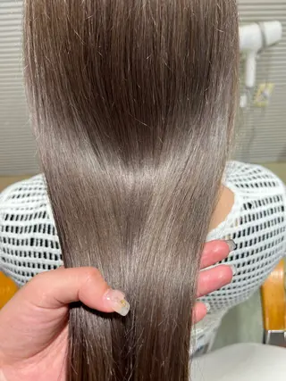 セミロング カラー ☘️折戸結菜☘️ ハイトーンカラーのヘアスタイル