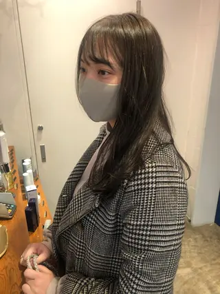 セミロング カラー MIOベージュカラー 柔らかいカラーのヘアスタイル