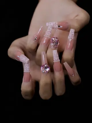 ミディアム ドラ Nailsのネイルデザイン