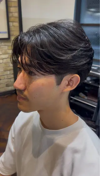 ショート モナン新宿所属・曲がる縮毛 メンズ 毛流れ 佐々木 優のヘアスタイル