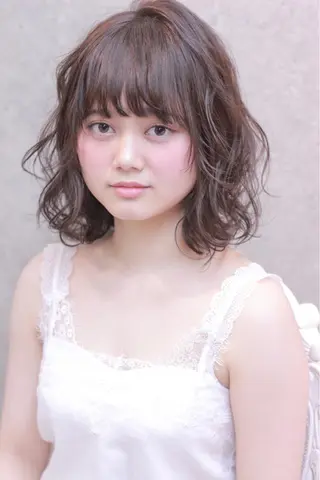 ミディアム カラー cachecache所属・及川 光のヘアスタイル