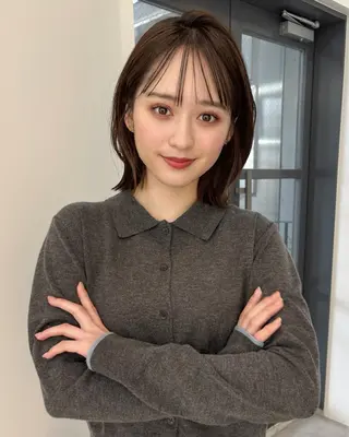ミディアム カラー 脇野 茉優のヘアスタイル
