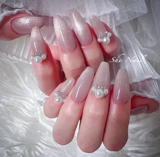 ネイル She_nail所属・ELSA_ Bellaのネイルデザイン