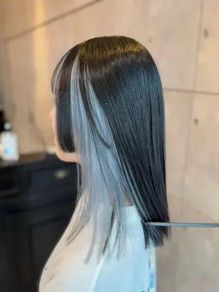 セミロング カラー Lani5710所属・🌈インナーカラー ‘ショウマ’🌈のヘアスタイル