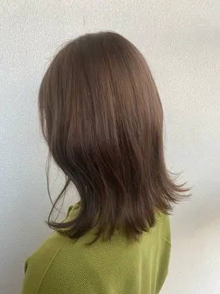 ミディアム 金気 真央のヘアスタイル