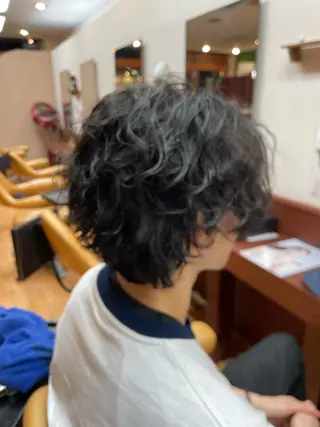 ミディアム メンズ ルキ🌈ブリーチカラ ー&メンズパーマ🦄のヘアスタイル