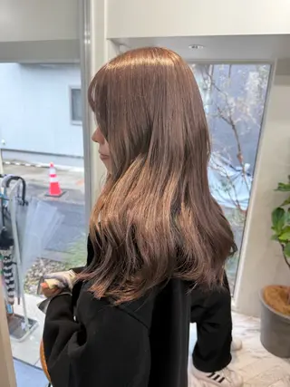 セミロング カラー ミルクティー× グレージュMOMOのヘアスタイル