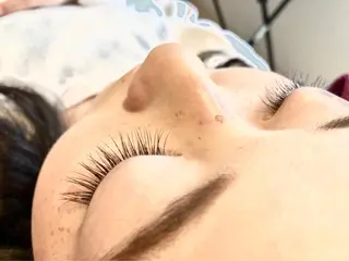 マツエク・マツパ eyelush color world庄内駅前所属・シールエクステ／豊中 吉田孝司のヘアスタイル