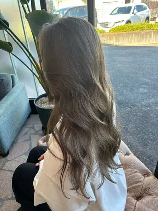 ロング 高橋 朝露のヘアスタイル