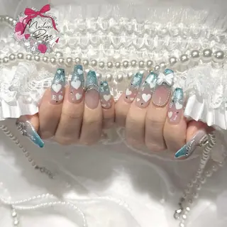 ネイル マシェリローズ所属・Macherie Roseのネイルデザイン