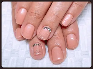 ネイル THECOLORS所属・近貞 莉奈のネイルデザイン