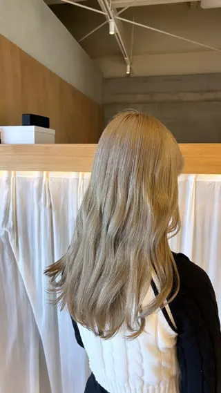 ロング 土屋 愛海のヘアスタイル