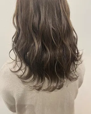 セミロング 石田 優菜のヘアスタイル