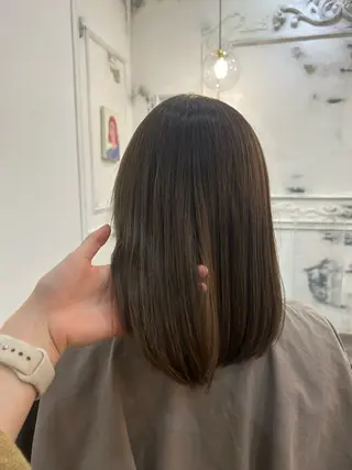 ミディアム カラー COMEG HEAD 上乃裏所属・宮前 芽衣のヘアスタイル