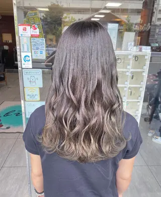 セミロング カラー ヘアアレンジ HAIRSALONLOOP所属・川上 麻梨阿のヘアスタイル