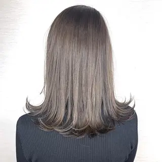 セミロング カラー 韓国レイヤーカット/ ダブルカラーのヘアスタイル