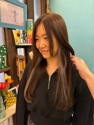 ロング ハイトーン/ ダブルカラー/透明感のヘアスタイル