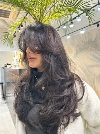 ロング 足立 采弥のヘアスタイル