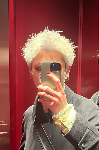 カラー ウルフとデザイン カラーの神のヘアスタイル