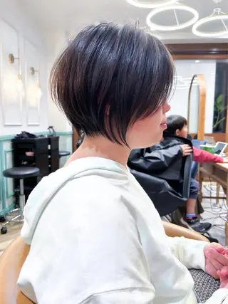 ショート ショート レイヤー ロンド　エメのヘアスタイル