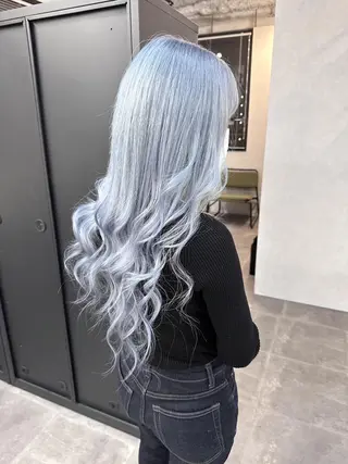 ロング ヘアアレンジ カラー ハイトーン カラーのヘアスタイル