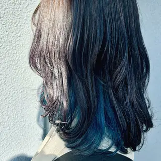 セミロング 艶•透明感カラー フィーシーのヘアスタイル