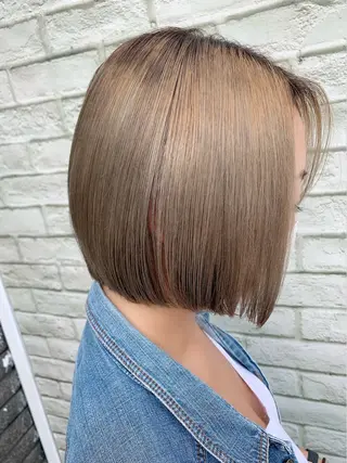 ミディアム 長尾菜々美🐰 ／ハイトーンカラーのヘアスタイル