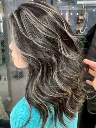 ロング 大人の海外ハイライト coconoのヘアスタイル