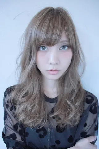 ロング カラー ヤナ マネージャーのヘアスタイル