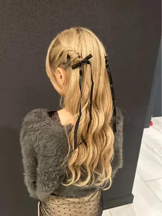 ロング カラー 肌に馴染むハイトーン /ミルクティーカラーのヘアスタイル